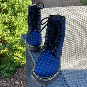 🏴󠁧󠁢󠁥󠁮󠁧󠁿Dr. Martens Polka Dot MIE Vintage Two Tone Blue Silk (?) Boots UK 5